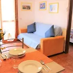 公寓 Cozy Place Near The