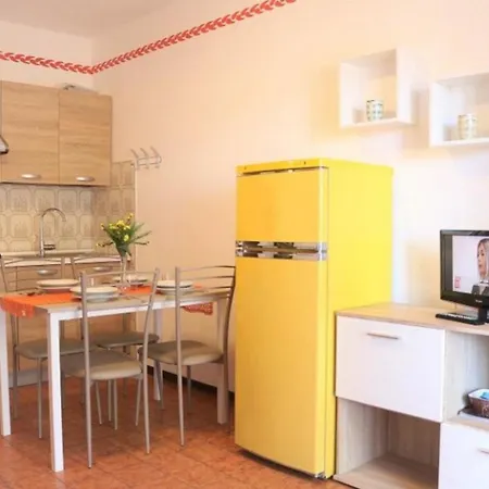 Cozy Place Near The דירה ביביונה